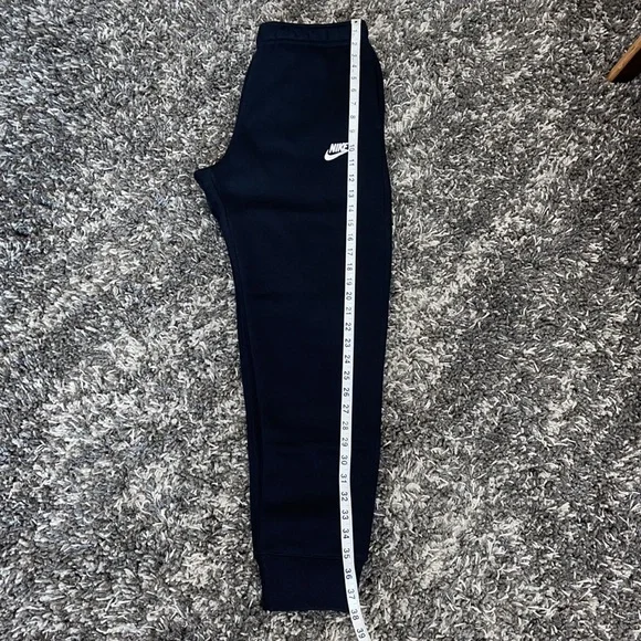 New NIKE Sportswear Standard Fit Tapered Leg Club Fleece Joggers - Picture 8 of 16